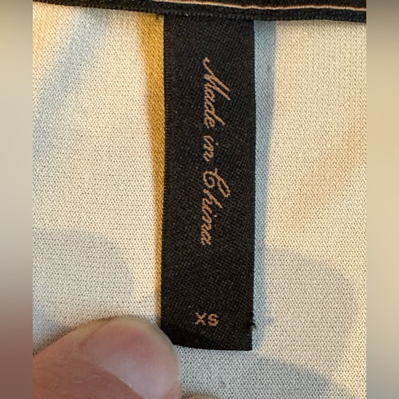 BCBG MaxAzria Jersey Kent RapFront Top SZ XS Cream Color W Black Floral … - Picture 8 of 11